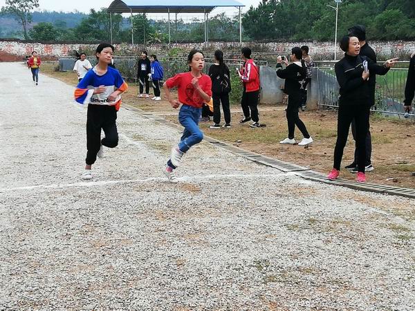 耒阳市洲陂中学校运会：无悔的青春 不屈的毅志