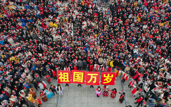 2月25日，湖南省衡阳市南华大学万余名师生在南华大学刚才齐唱《我和我的祖国》 (5)