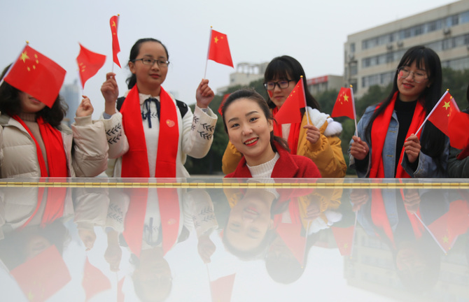 2月25日，湖南省衡阳市南华大学万余名师生在南华大学刚才齐唱《我和我的祖国》 (14)